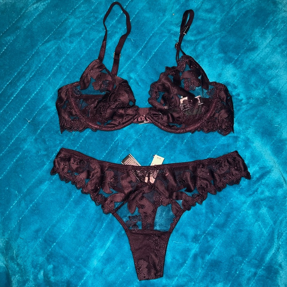 NWT VS Very Sexy Matching Bra & Panty 34B